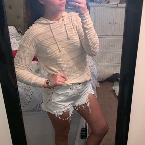 Billabong Tops - NWOT Billabong hoodie